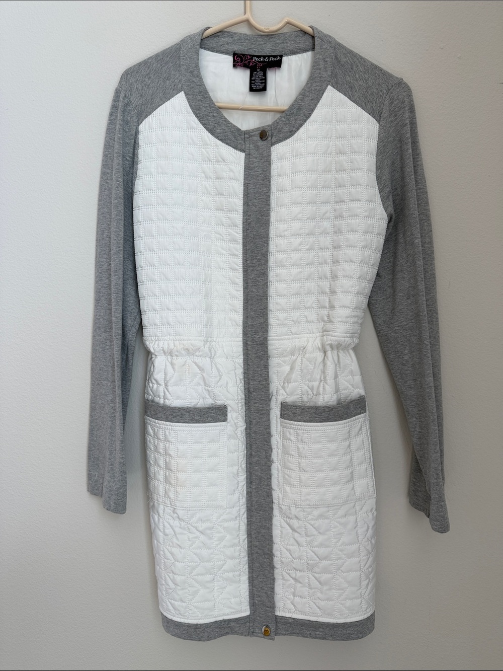 Peck & Peck White Lightly Quilted Jacket with Gray Trim